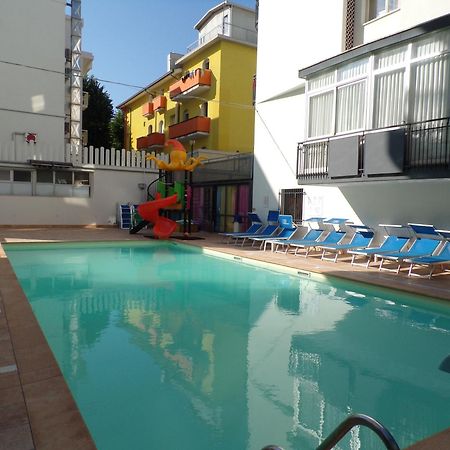 Hotel 2000 Rimini Eksteriør billede