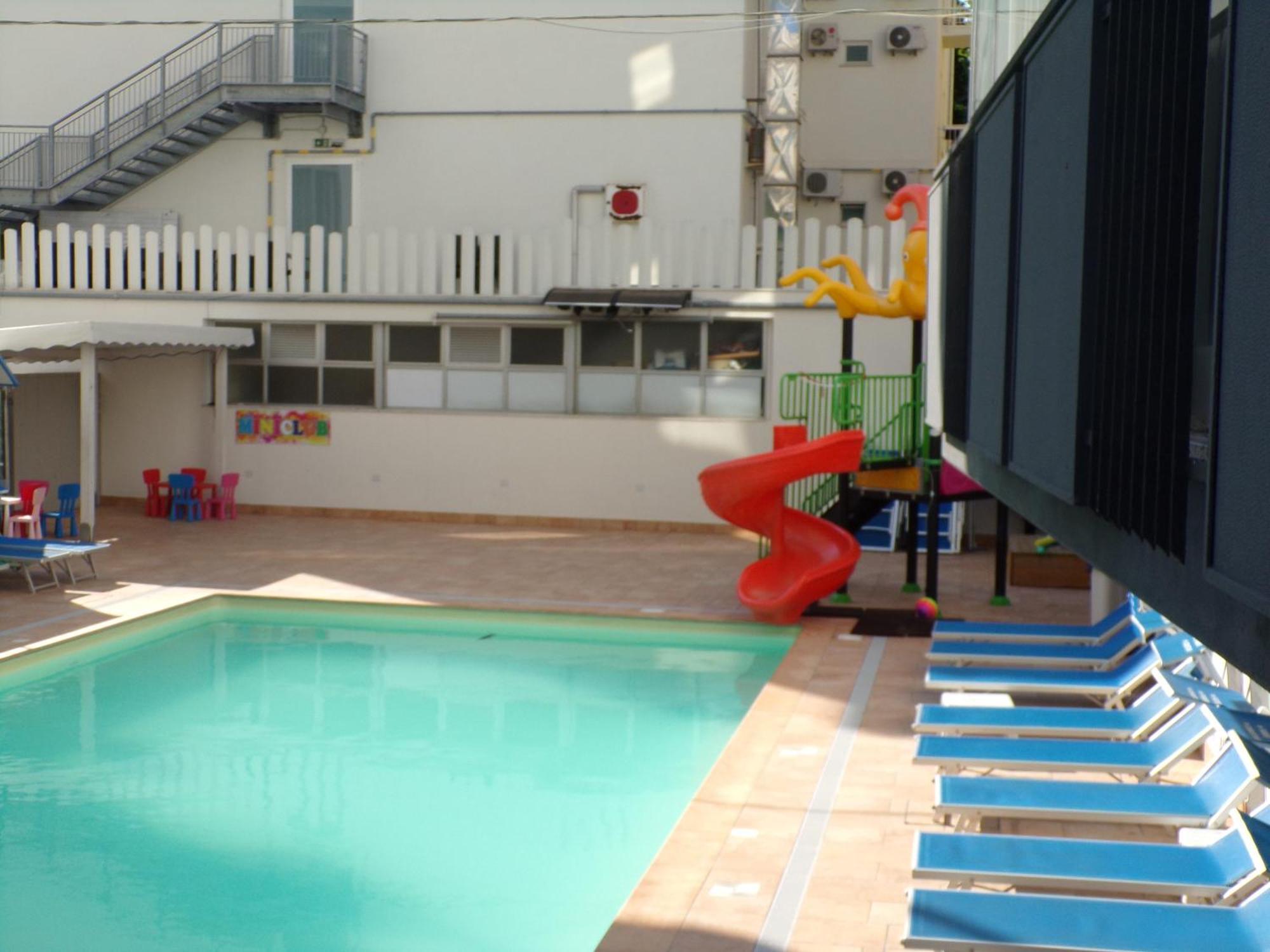 Hotel 2000 Rimini Eksteriør billede