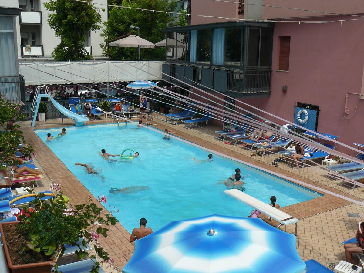 Hotel 2000 Rimini Eksteriør billede